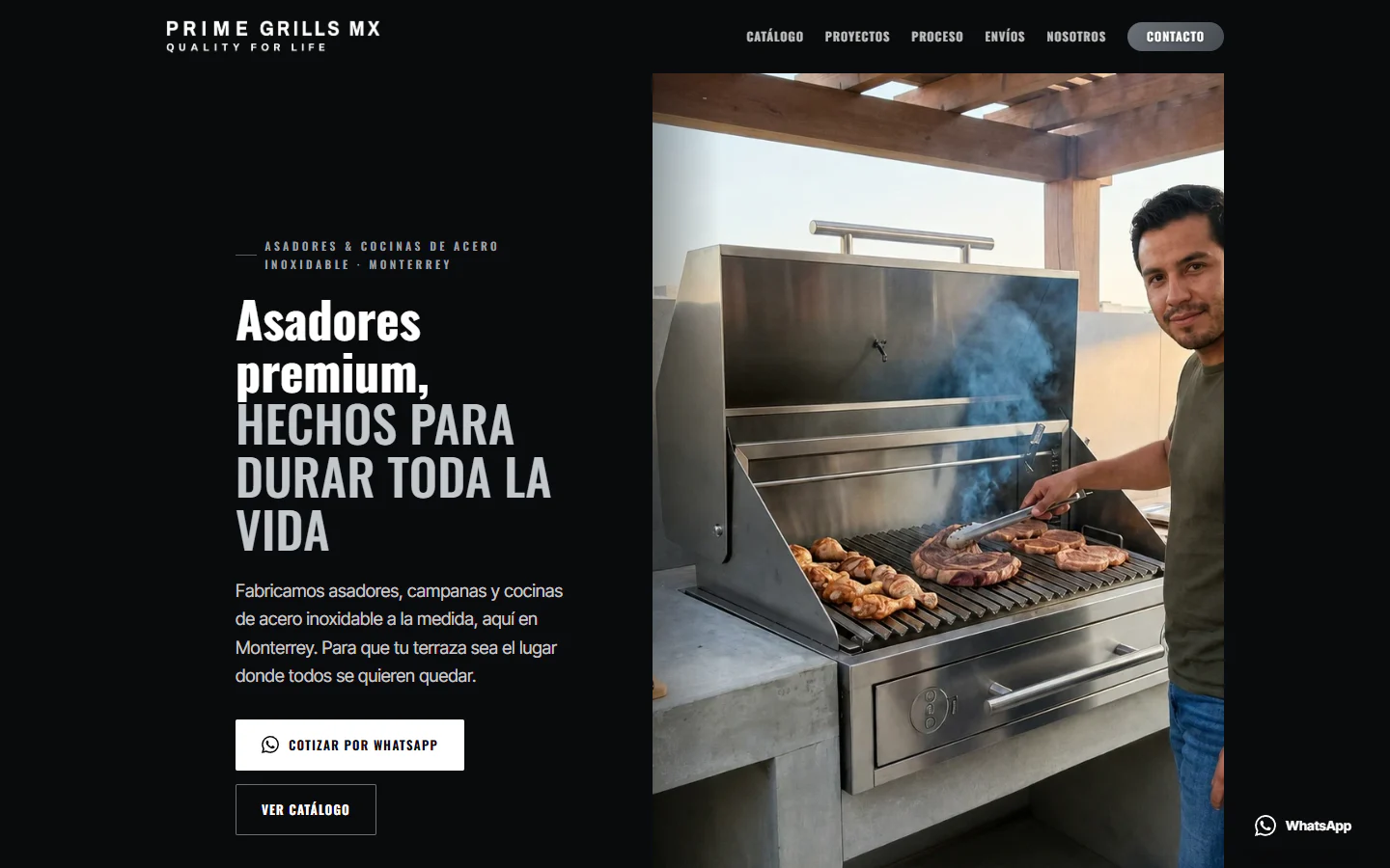 Página principal del sitio web de PrimeGrill con un asador de acero inoxidable